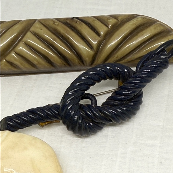 5 Antique unusual brooch set resellers lot carved bone celluloid Bakelite pin - Picture 7 of 16